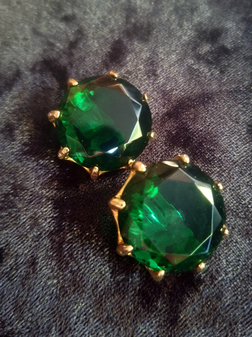 Vintage Juliana D&E? Green Faceted Glass Clip-On Earrings Gold Tone 1950s 60s